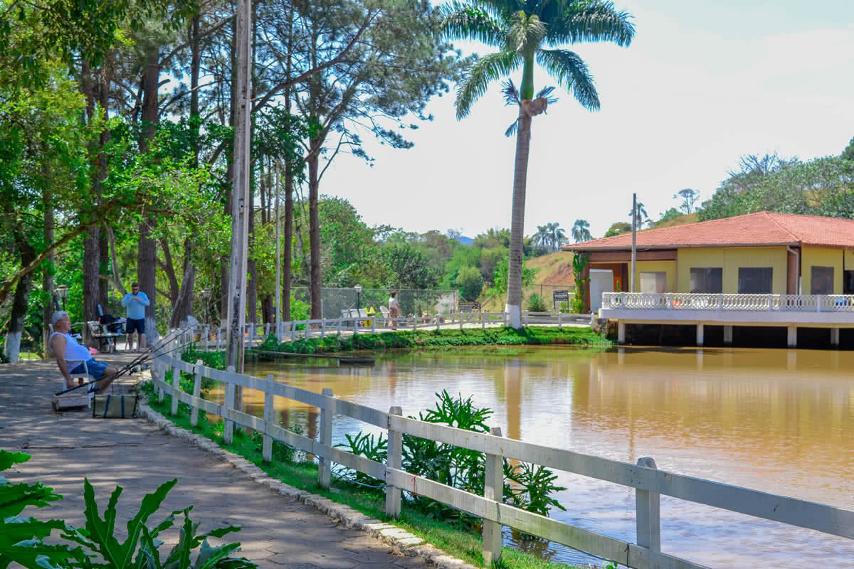 Lago de pesca esportiva